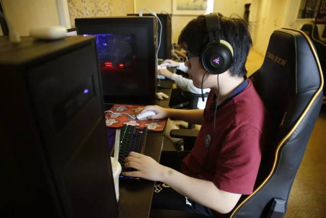 milkyway ：感谢乐言认可我的千珏，希望能跟他在野区里碰一碰