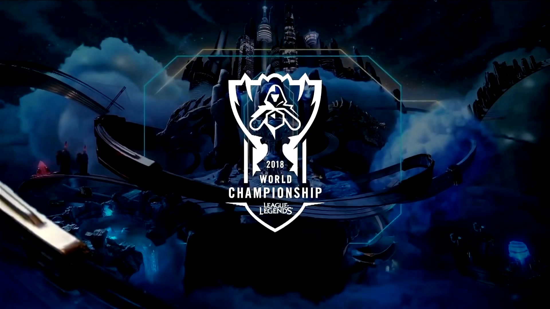 WOWLPL女主持人余霜分享礼服美照：喜欢碎钻还是半透视轻纱？