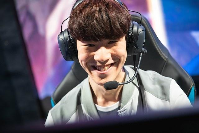 离谱！CSGO职业选手flamie网吧上机忘退账号失去FPL资格